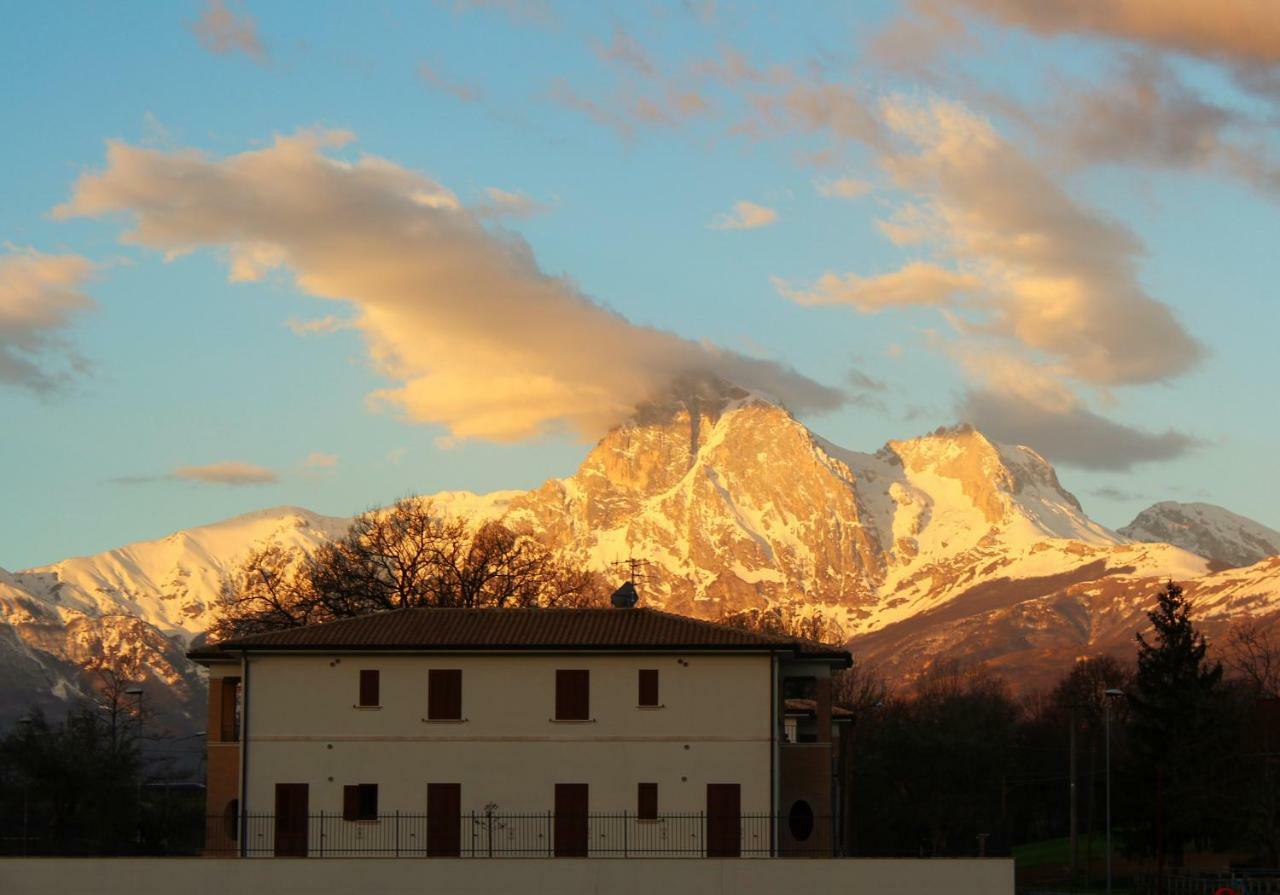 Residence Stella Del Gran Sasso Colledara Eksteriør bilde