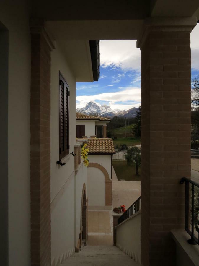 Residence Stella Del Gran Sasso Colledara Eksteriør bilde