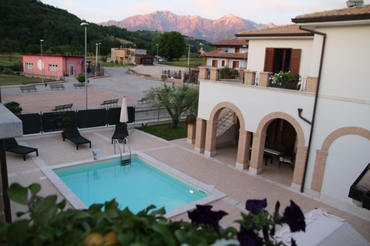 Residence Stella Del Gran Sasso Colledara Eksteriør bilde