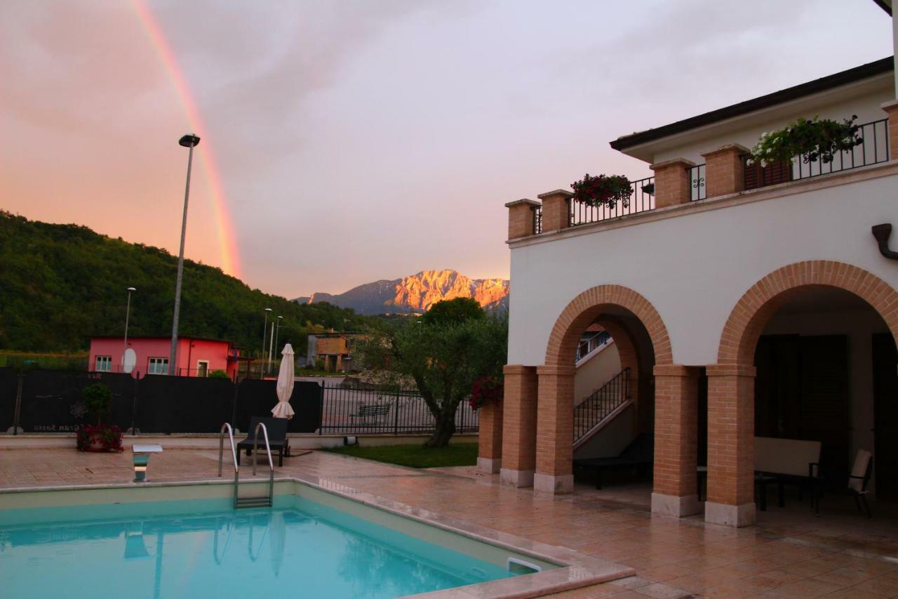 Residence Stella Del Gran Sasso Colledara Eksteriør bilde